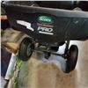 Image 2 : SCOTTS TURF BUILDER PRO W/ EDGE GUARD