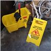 Image 2 : RUBBERMAID MOP BUCKET W/ WET FLOOR SIGN