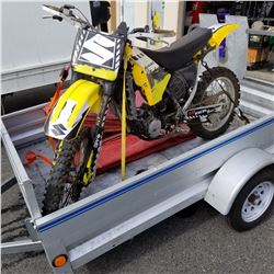SUZUKI 250 DIRT BIKE