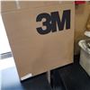 Image 1 : BOX OF 3M 20" SAND SCREENS