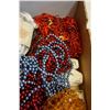 Image 3 : LARGE TRAY OF NECKLACES