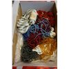 Image 4 : LARGE TRAY OF NECKLACES