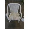 Image 4 : WICKER KIDS CHAIR AND METAL STAND AND HANGER