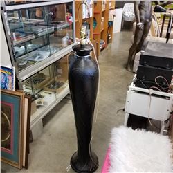 BLACK FLOOR LAMP