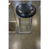 Image 3 : SQUARE BRASS PLANT STAND AND BAR STOOL