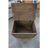Image 4 : 2 BRASS OVER WOOD MAGAZINE RACKS AND BRASS OVER WOOD FIRE BOX