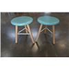 Image 1 : 2 SHORT PAINTED STOOLS