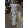 Image 3 : 2 DECORATIVE PILLARS