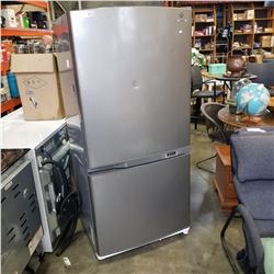 SAMSUNG STAINLESS TOP FRIDGE, BOTTOM FREEZER REFRIGERATOR GUARANTEED WORKING