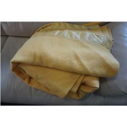 VINTAGE GOLDEN DAWN WOOL BLANKET