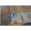 Image 2 : VINTAGE GOLDEN DAWN WOOL BLANKET