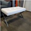 Image 2 : WHITE LEATHER AND CHROME BENCH