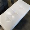 Image 3 : WHITE LEATHER AND CHROME BENCH