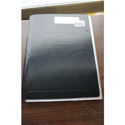 BINDER OF OVER 200 VINTAGE BASEBALL CARDS