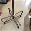 Image 2 : METAL COAT TREE