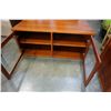 Image 2 : 4 PIECE DESK AND STORAGE UNIT