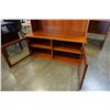 Image 4 : 4 PIECE DESK AND STORAGE UNIT