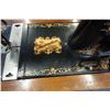 Image 3 : FEDERATION CWS ANTIQUE FAMILY SEWING MACHINE