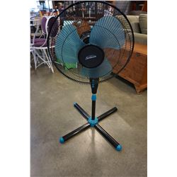 BLACK FLOOR FAN