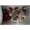 Image 3 : 4 PLASTIC ORGANIZERS CRAFT SUPPLIES AND SCISSORS