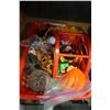 Image 3 : 2 BASKETS OF VINTAGE TOYS