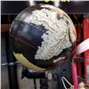 Image 2 : GLOBE ON BLACK STAND