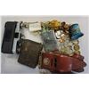 Image 4 : SMALL CLEAR TOTE OF COLLECTIBLES AND WORLD COINS