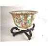 Image 1 : A CHINESE EXPORT ROSE MEDALLION PLANTER Together 