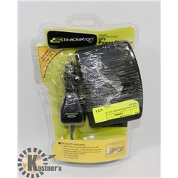 TOM TOM GPS MODEL GO 730 WITH CABLES