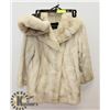 Image 1 : VINTAGE WOMEN'S FUR COAT WITH MATCHING HAT