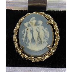 VINTAGE BROOCH IN CASE