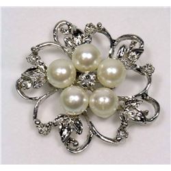 VINTAGE PEARL & CRYSTAL ACCENT BROOCH