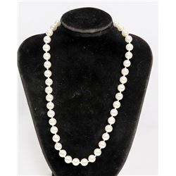 VINTAGE FAUX PEARL NECKLACE