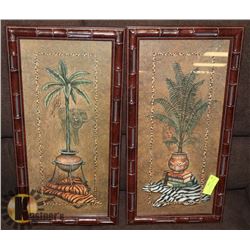 SET OF 2 AFRICAN THEMED WOOD FRAMED PICTURES