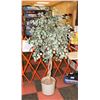 Image 1 : ARTIFICAL TREE