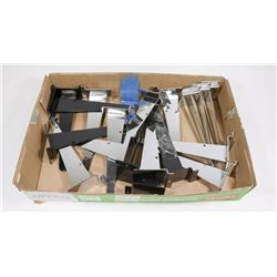FLAT OF RETAIL DISPLAY WALL ATTACHMENTS
