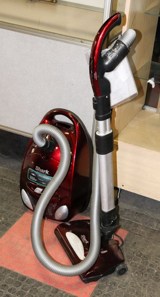 SHARK PROFESSIONAL CANISTER VAC