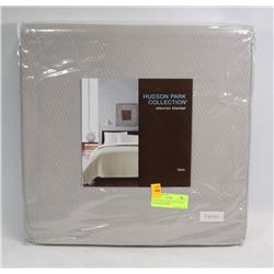 NEW HUDSON PARK COLLECTION CHEVRON BLANKET