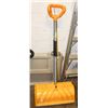 Image 1 : TERAGEAR SNOW PUSHER SHOVELS - SET OF 2 WITH LIGHT