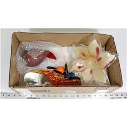 BOX W/6 ART GLASS PIECES INCL. PARROT,