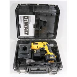12V  DEWALT DRYWALL SCREW GUN, 2 BATTERIES AND