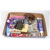 Image 1 : FLAT OF ASSORTED CRAFT SUPPLIES.