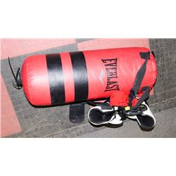 PUNCHING BAG WITH GLOVES
