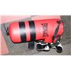 Image 1 : PUNCHING BAG WITH GLOVES