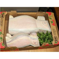 2 WOODEN HOME DECOR PARROTS AND SILVER VASE WITH