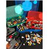 Image 1 : LOOSE LEGO LOT (MINIFIGURES...)