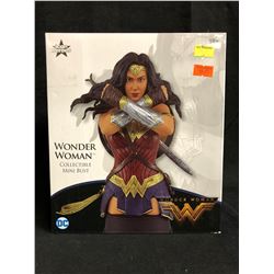 LIMITED EDITION WONDER WOMAN COLLECTIBLE MINI-BUST (0522/1000)