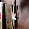 Image 2 : 2 SHOVELS, RAKE, AND EDGER