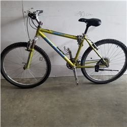 GREEN ROCKY MOUNTAIN BIKE