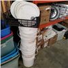Image 1 : LOT OF WHITE BUCKETS WITH LIDS